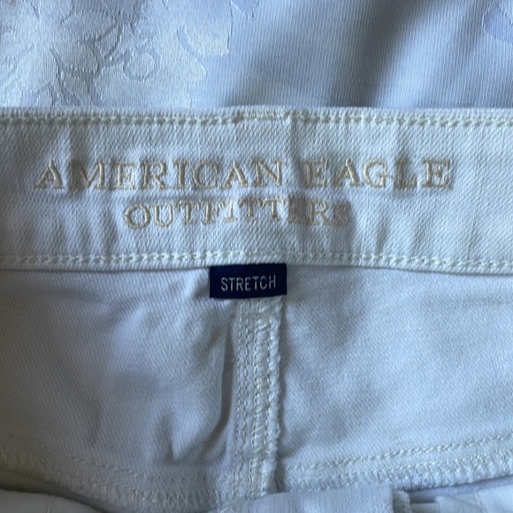 American Eagle white jean shorts distressed eyelet pockets peak through Sz 6 - Picture 6 of 7
